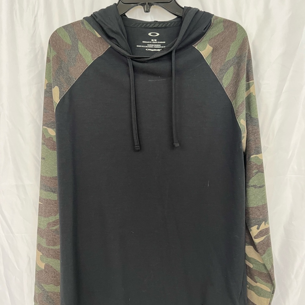 Thin hooded shirt. Fatigue sleeves